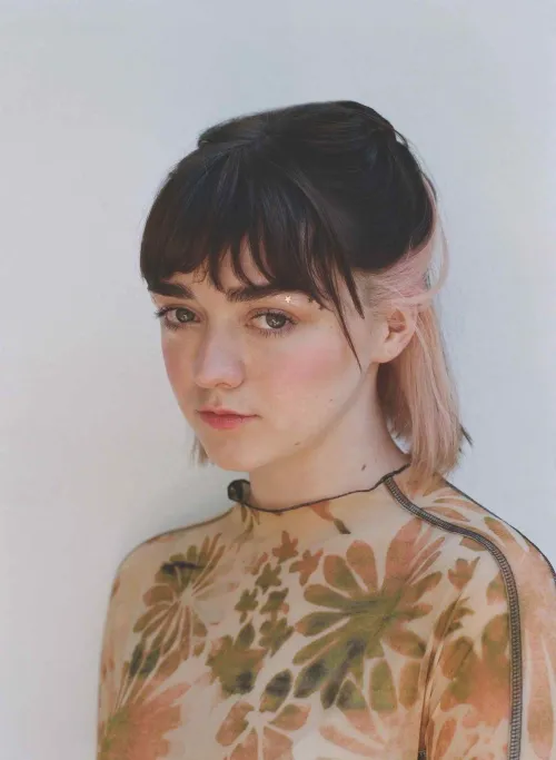 Thumbnail Mystical Beauty of Maisie Williams in PrettyGirls Category