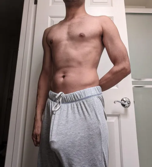 Thumbnail WanderingPenguin_bdp Stuns with a Straight Bulge Even in Jammies