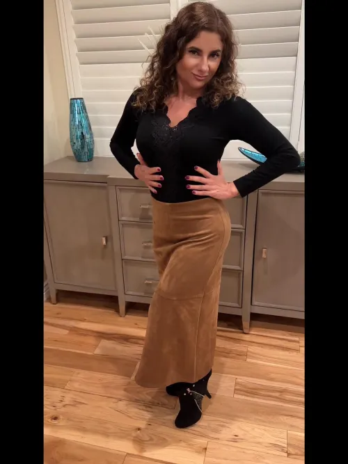 Thumbnail Brazilian Mom Next Door: A Pencil Skirt Story by BrazillianfootQueen