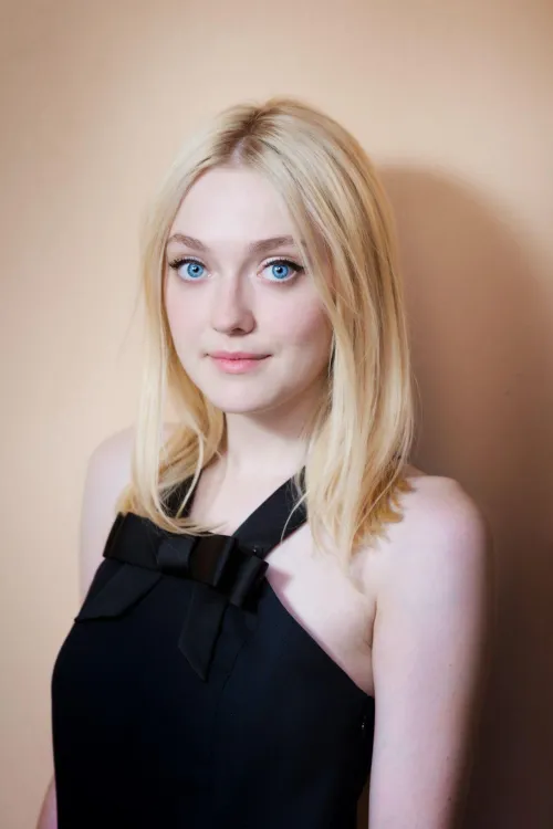 Thumbnail Captivating Beauty: Unveiling Dakota Fanning's Charm