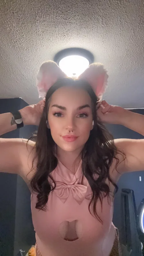 Thumbnail kriisssy: Little Kitty Wants to Play | Amateur MILFs