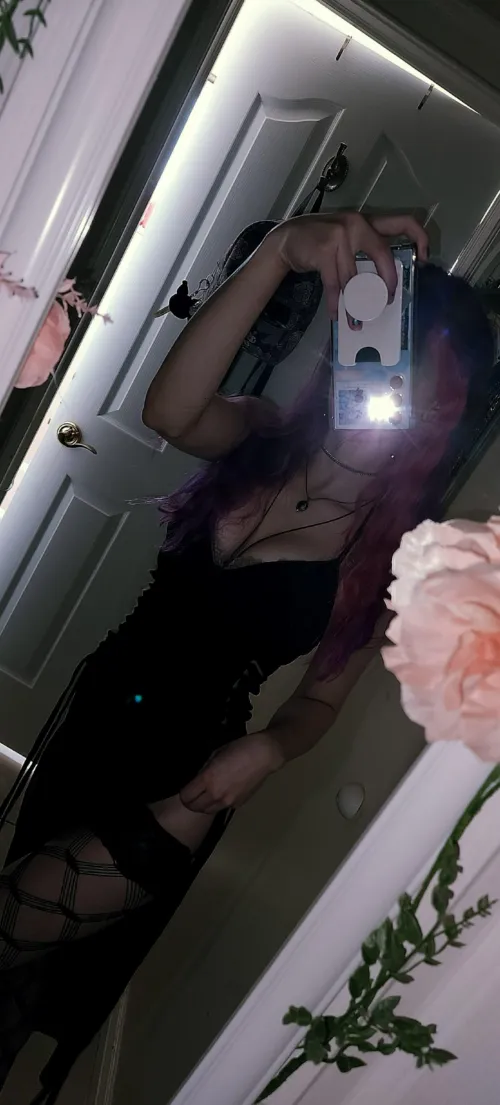 Thumbnail Barely Legal Goth Girl: Insights from jjadeybugg