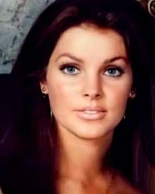 Thumbnail Veil18 Unveils the Timeless Elegance of Priscilla Presley - A Beauty Icon