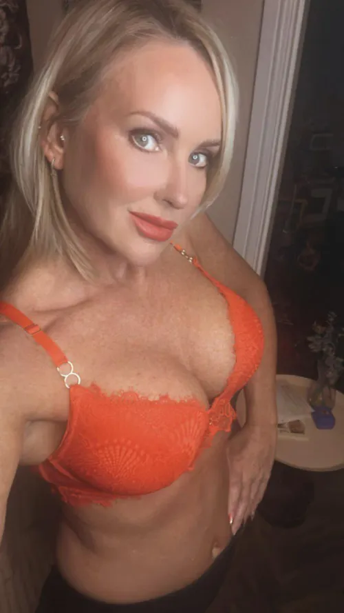 Thumbnail Still Showing Off at 46: Isabellaaaaxx's Bold Moves