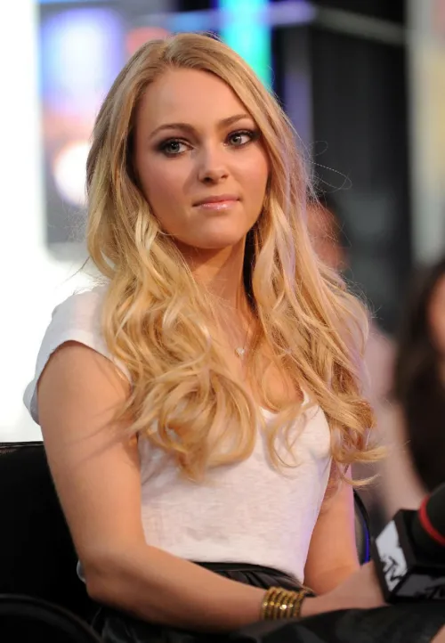 Thumbnail AnnaSophia Robb Feature by Environmental_Log418 in PrettyGirls