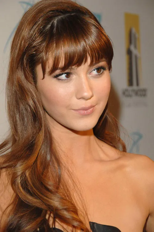 Thumbnail Environmental_Log418 Celebrates Beauty in Mary Elizabeth Winstead for PrettyGirls