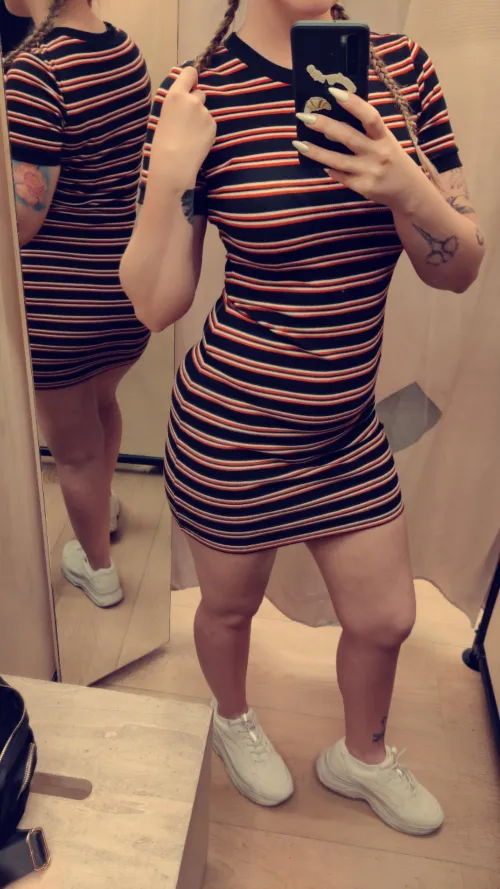 Thumbnail Shopping Selfie Delight | quite_loud9 | MirrorSelfie