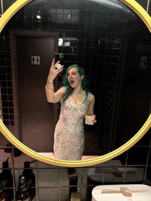 Thumbnail Siren's Kiss: A Shimmering MirrorSelfie Tale