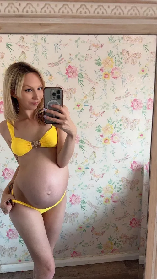 Thumbnail Sunshine in Yellow: Embracing Beauty with mollyminx22x in BikiniBodies