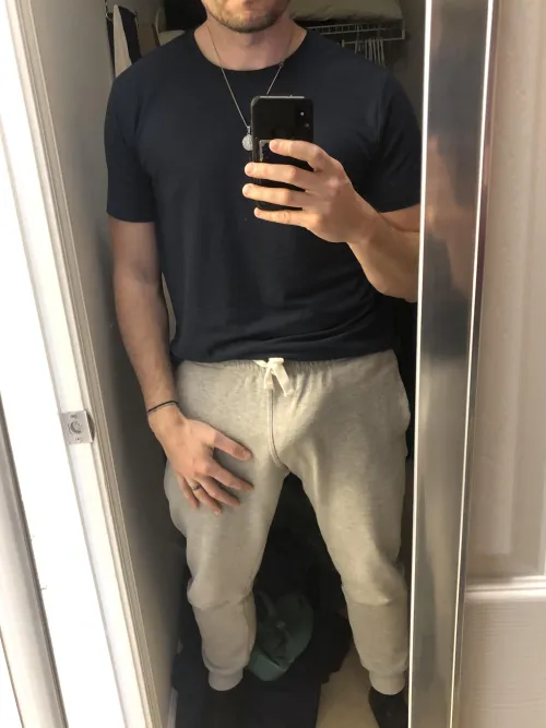 Thumbnail King6VI6 Discovers New Grey Sweats at 33 Straight Highlighting Bulge