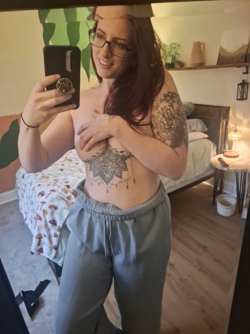 Thumbnail Relaxing at Home | Meliciousbean | MirrorSelfie