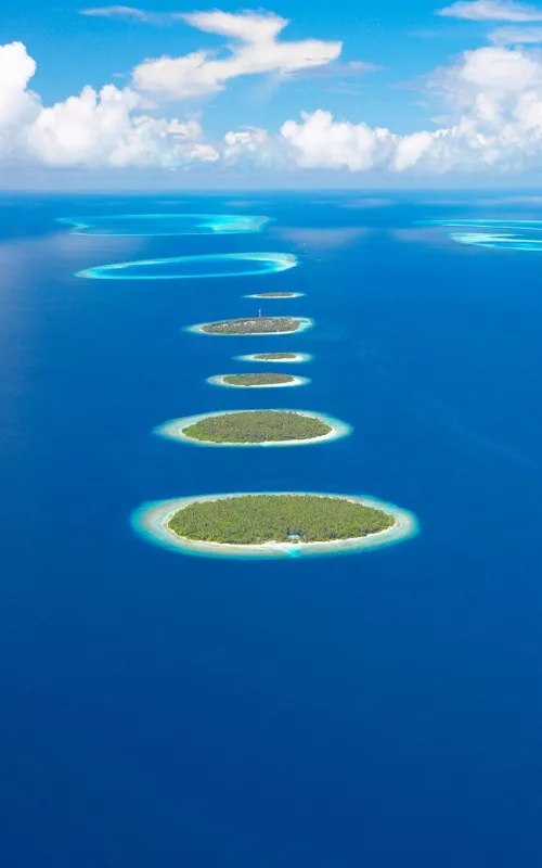 Thumbnail Tropical Wonders: Exploring Atolls and Islands in the Maldives