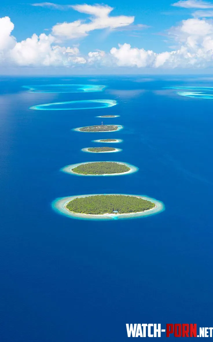 Atolls and islands in the Maldives  by colapepsikinnie