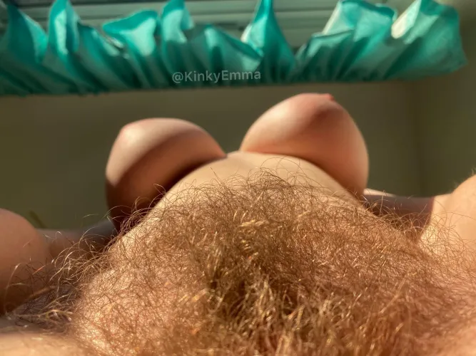 Thumbnail Sensual Ride: Kinkyemma00's Provocative Perspective on HairyPussy