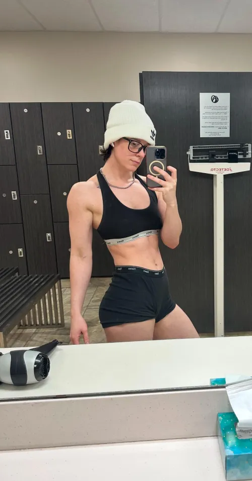 Thumbnail Back to the Gym with Mirror Selfies | themascmadame