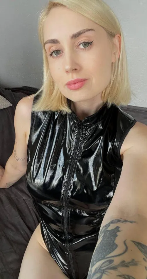 Thumbnail Hypnotic Shine by CharmingGoddessQueen in ShinyPorn