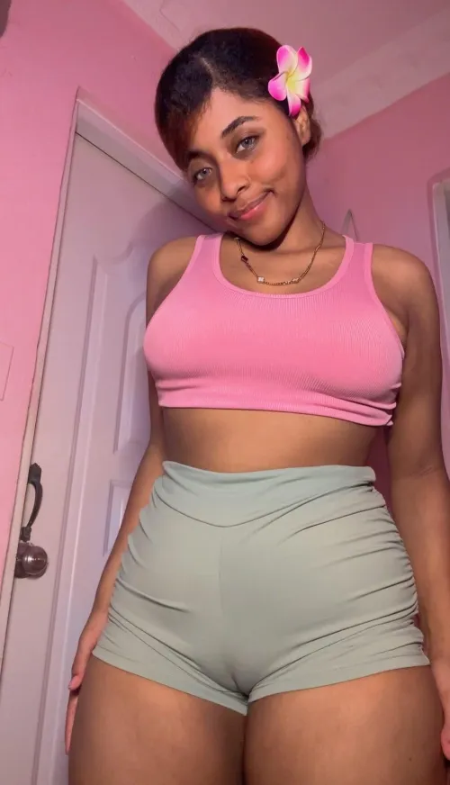 Thumbnail Pink Croptop: Style Tips from Mujerr_Cutiee