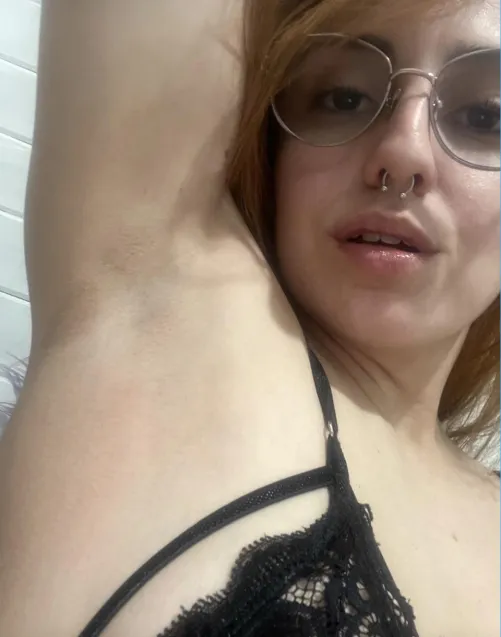 Thumbnail Sofiaomg23 Asks About Tongue in Armpits in armpitfetish Category