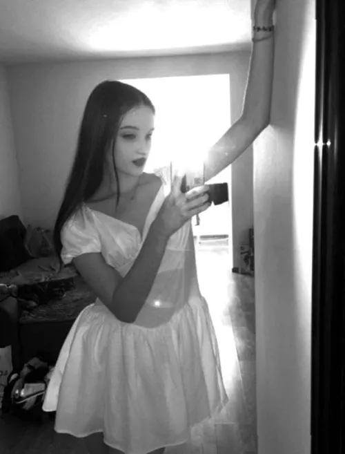 Thumbnail Dreamy_Nymph Tempts in MirrorSelfie: Get Under My Skirt