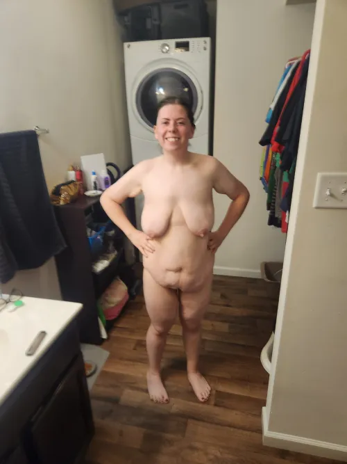 Thumbnail Naked Laughter: Reichess69 Finds Joy in Being Naked