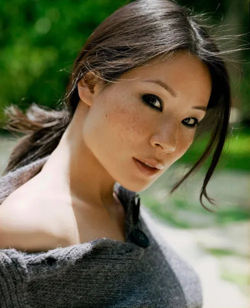 Thumbnail Lucy Liu: A Stunning Portrayal | oblique_shockwave