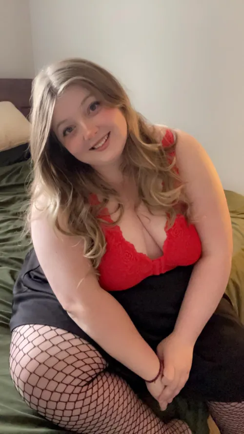 Thumbnail ItsGracieMFC Awaits: 'Come Help Me Take This Off' in BBW Realm