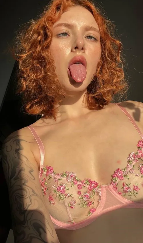 Thumbnail Elvira_Darling's Sunny Ahegao Selfie: Dive into the Fantasy | RealAhegao