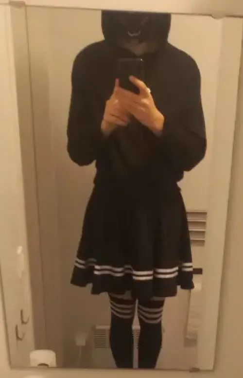 Thumbnail FemboyArkhalis Debuts New Stylish Outfit