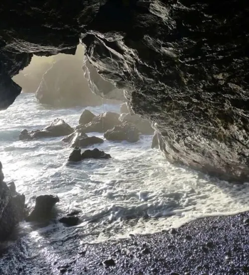 Thumbnail Exploring Hawaii's Cave: A Beach Lover's Dream | colapepsikinnie | beach