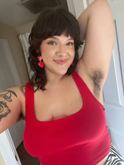 Thumbnail cherryishairy: Normalizing Hairy Pits - Reddit's Progressive Movement