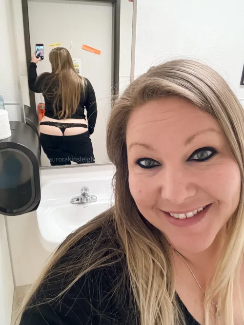 Thumbnail AuroraKinsleigh Wishes You a Happy Hump Day | chubby