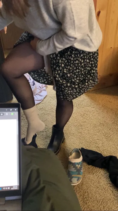 Thumbnail Getting Ready for Date Night in Black Pantyhose by thenylonbandito