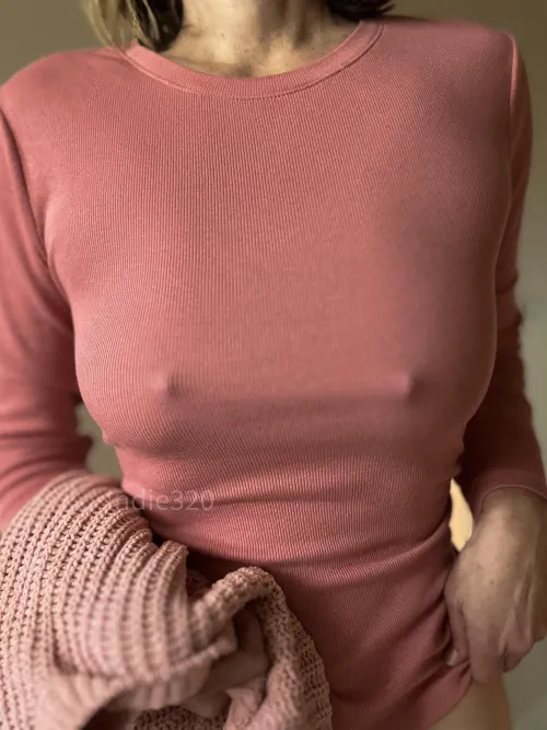 Thumbnail Stay Warm with a Braless Base Layer | Indie320