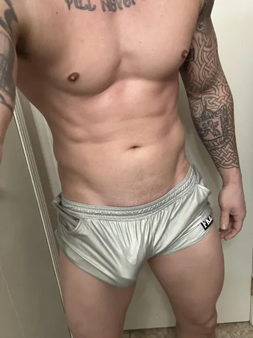 Thumbnail Inked-Fitness Unveils 35-year-old Bi Vibes in Bulges