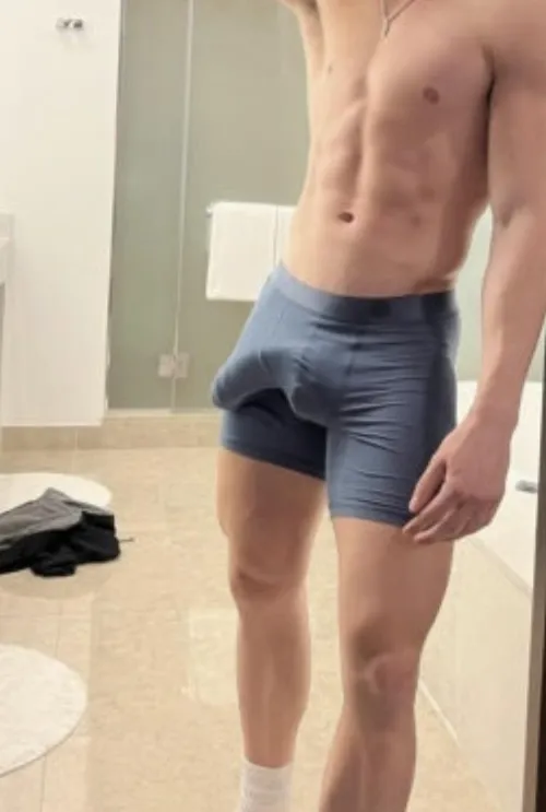 Thumbnail Seeking Attention: A 21-year-old Straight in Bulges