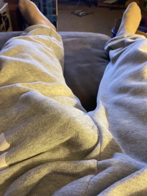 Thumbnail ExtraIndication1154: The Secrets of 25 Bi in Grey Sweats - Bulges