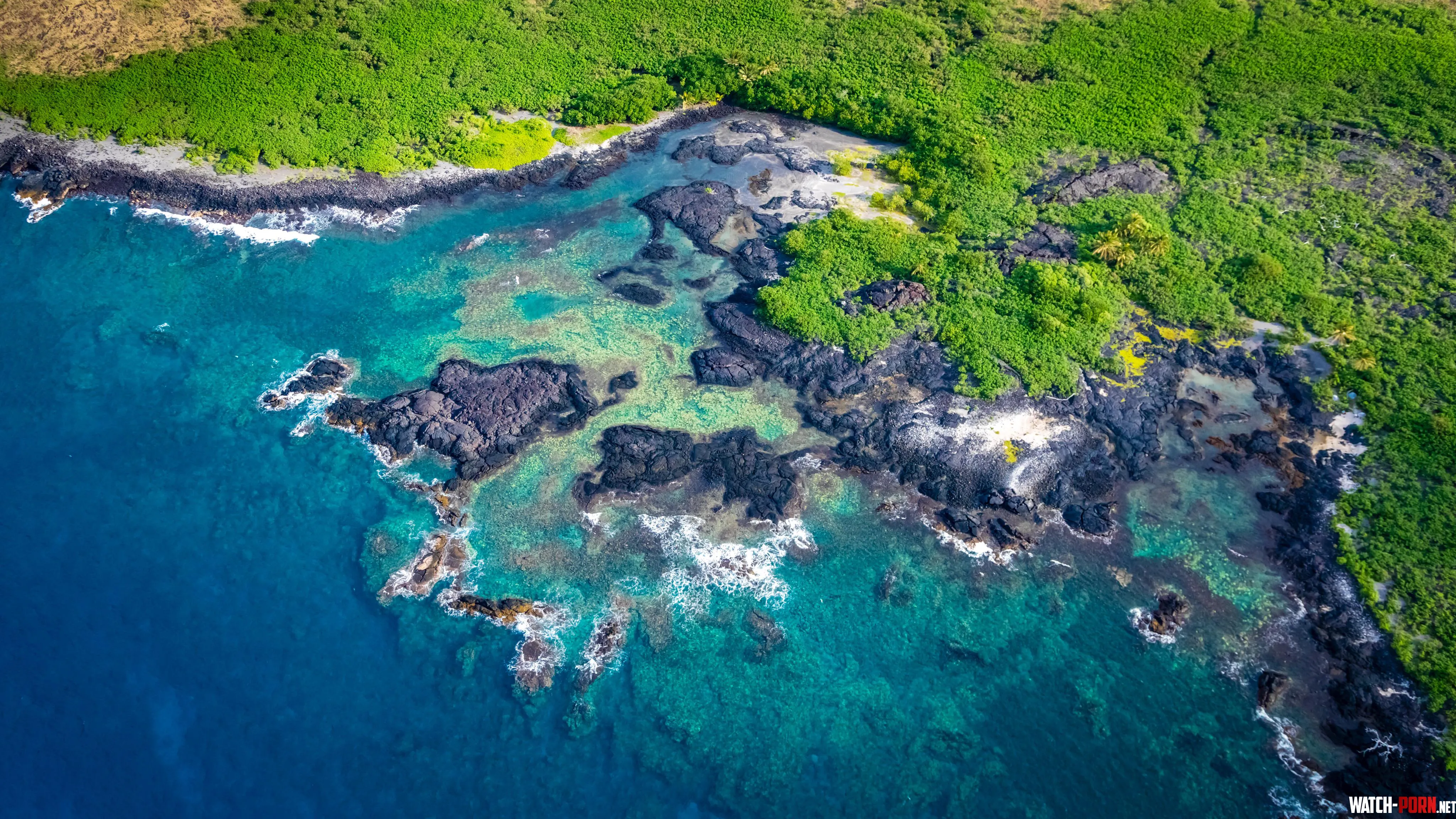 Lava rock coast Hawaii  by colapepsikinnie