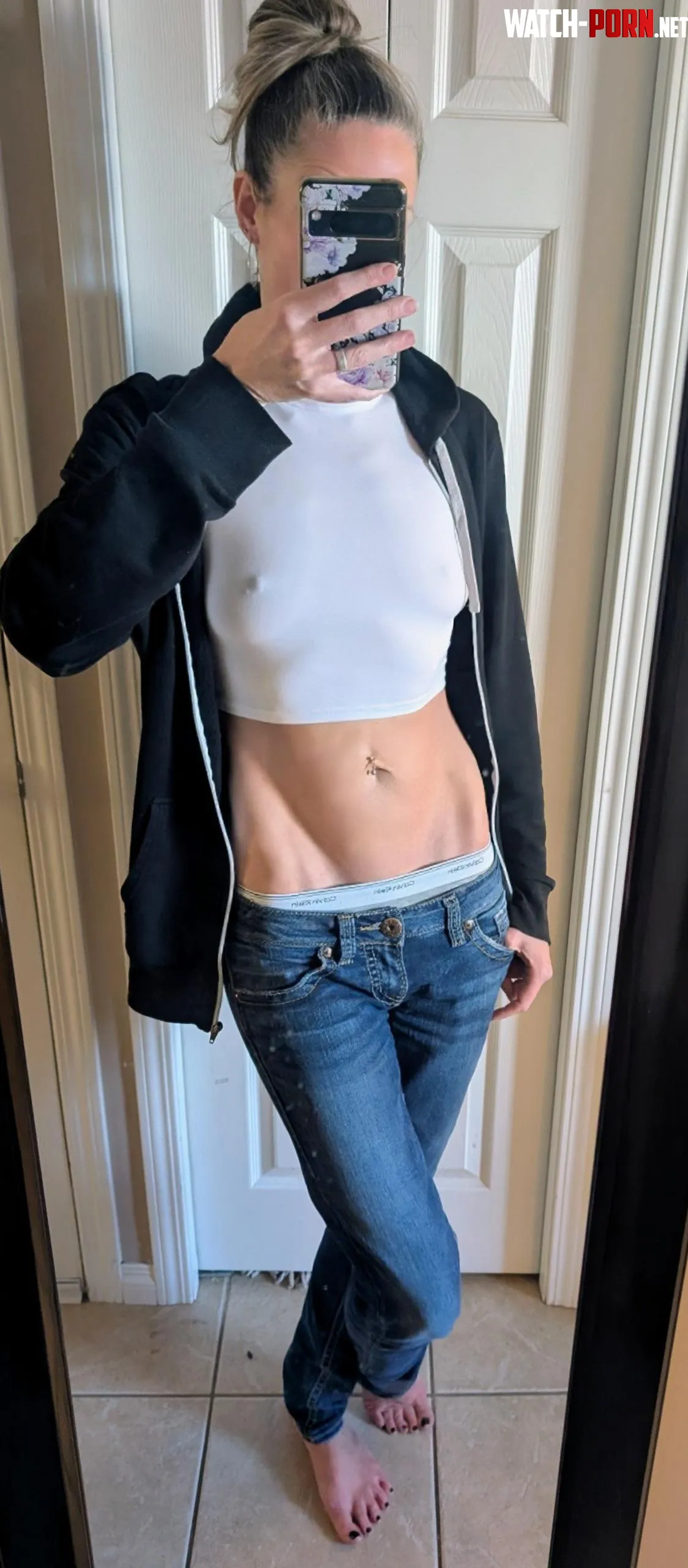 Pokies and lowrise jeans are a great combination  by BlondeWonder416