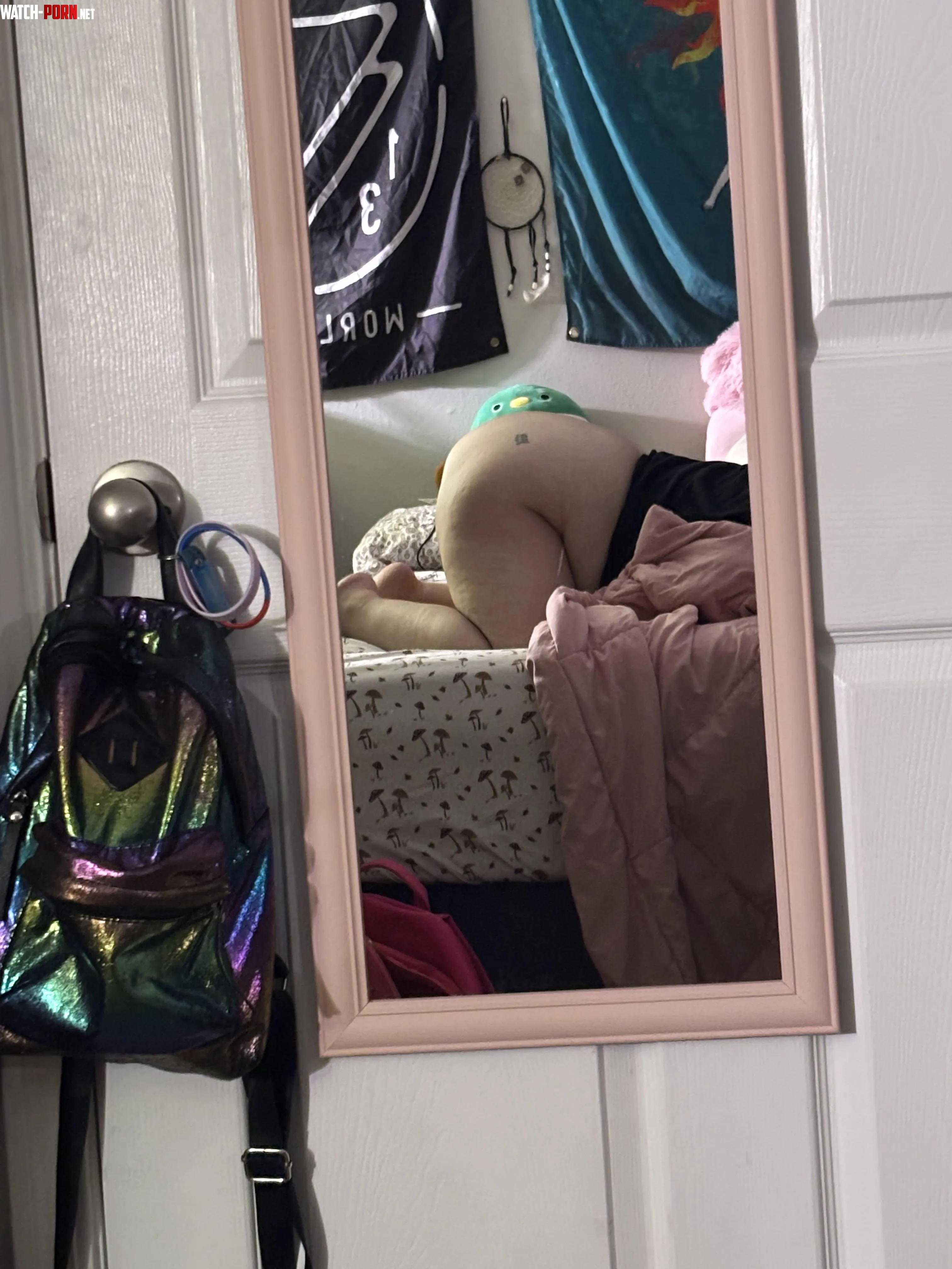 i got a new mirror and cant stop staring at my own ass now  by sillylittlekittyy