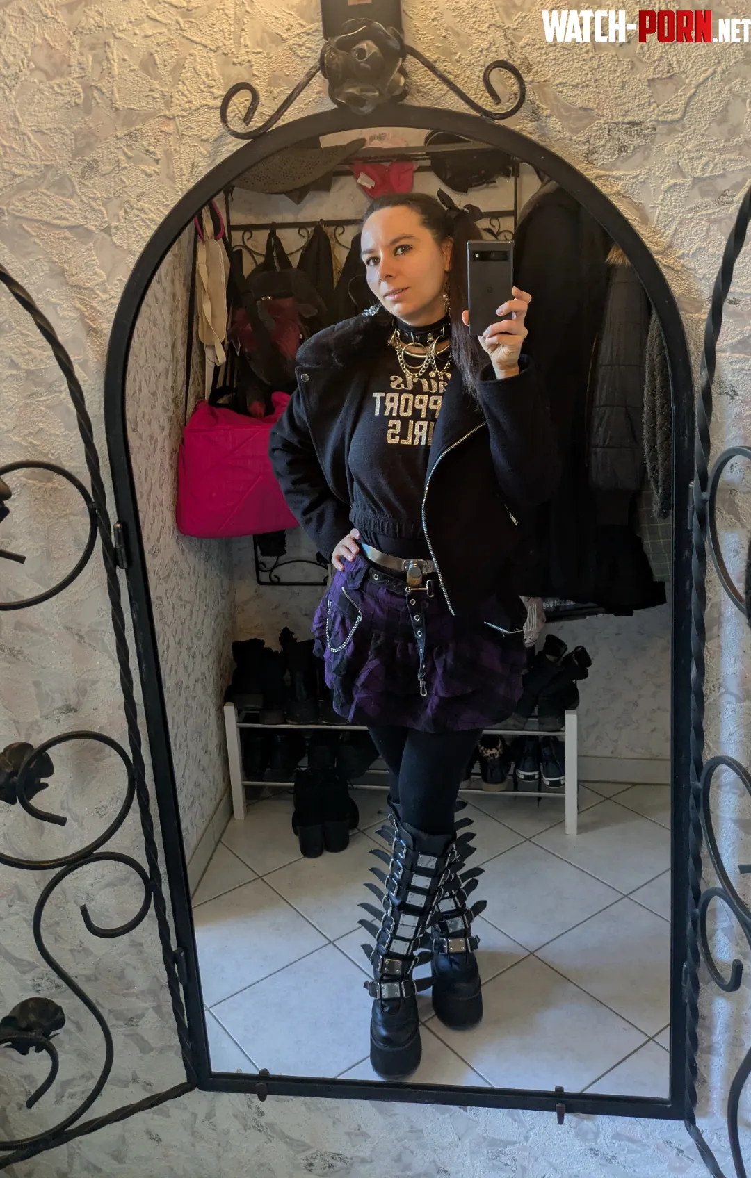 Gothgirl mirror selfie  by Aiyanas_World