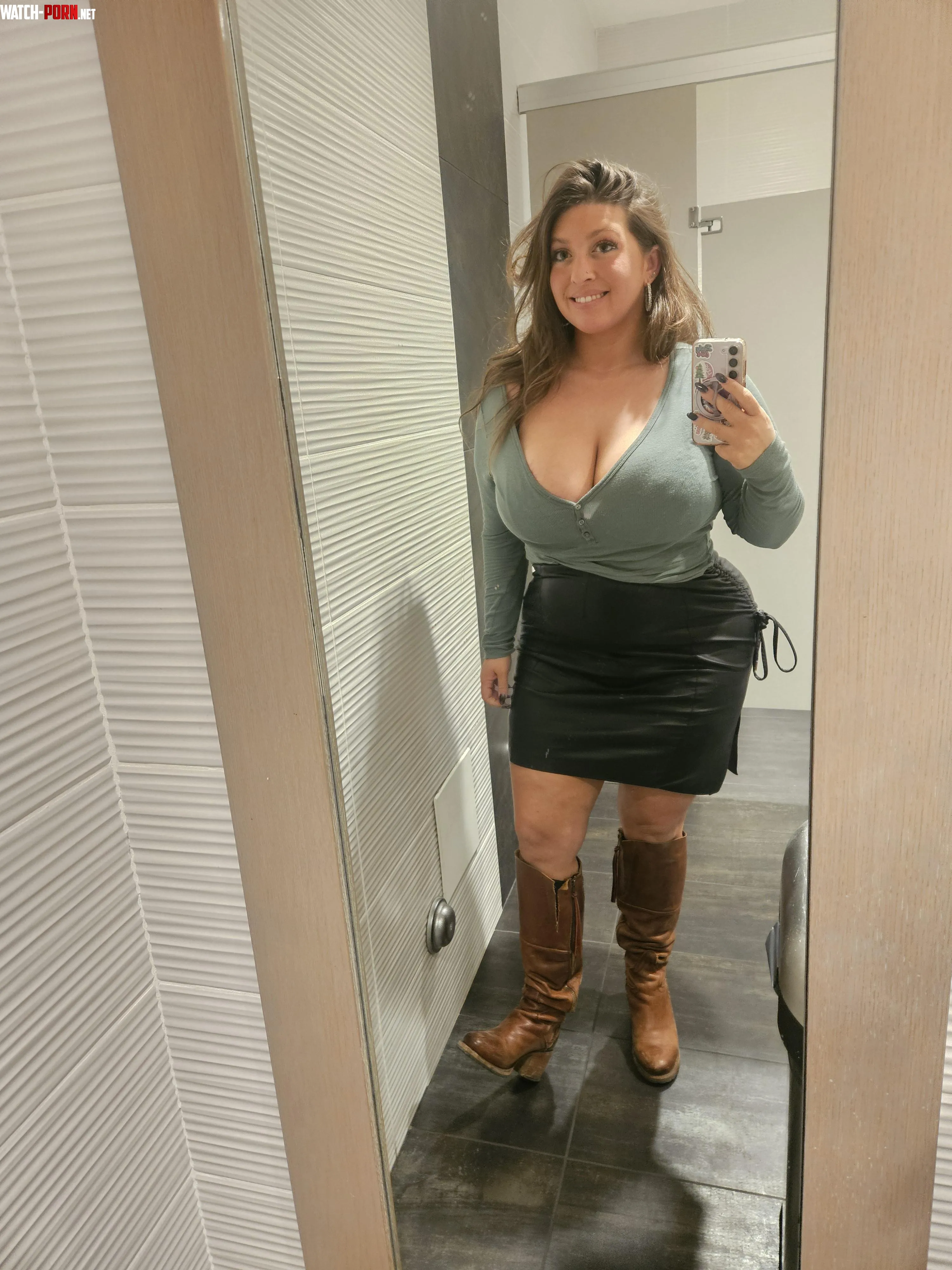 Milfs are built to satisfy your fantasies by Babylittlelo