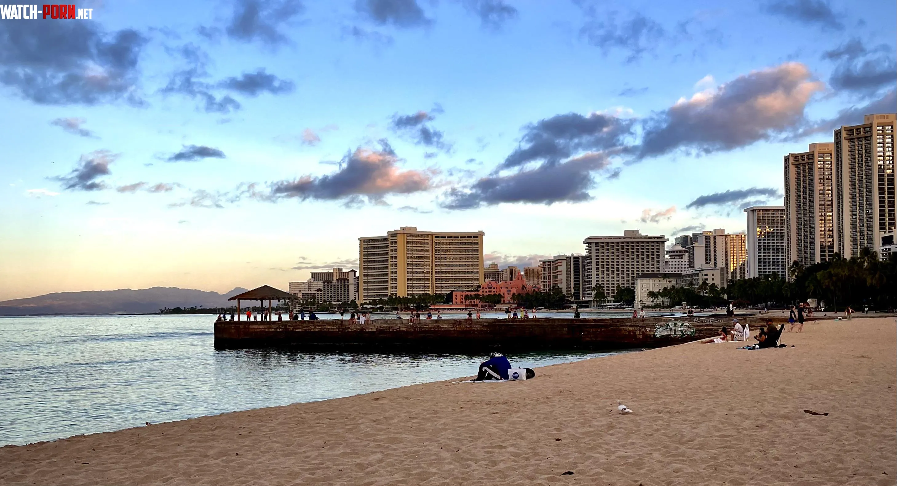 Waikiki beach sunset by Billymaysdealer