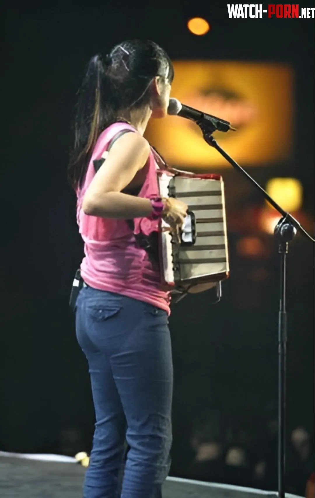 Julieta Venegas culo ass upscaled by Alsavi2244