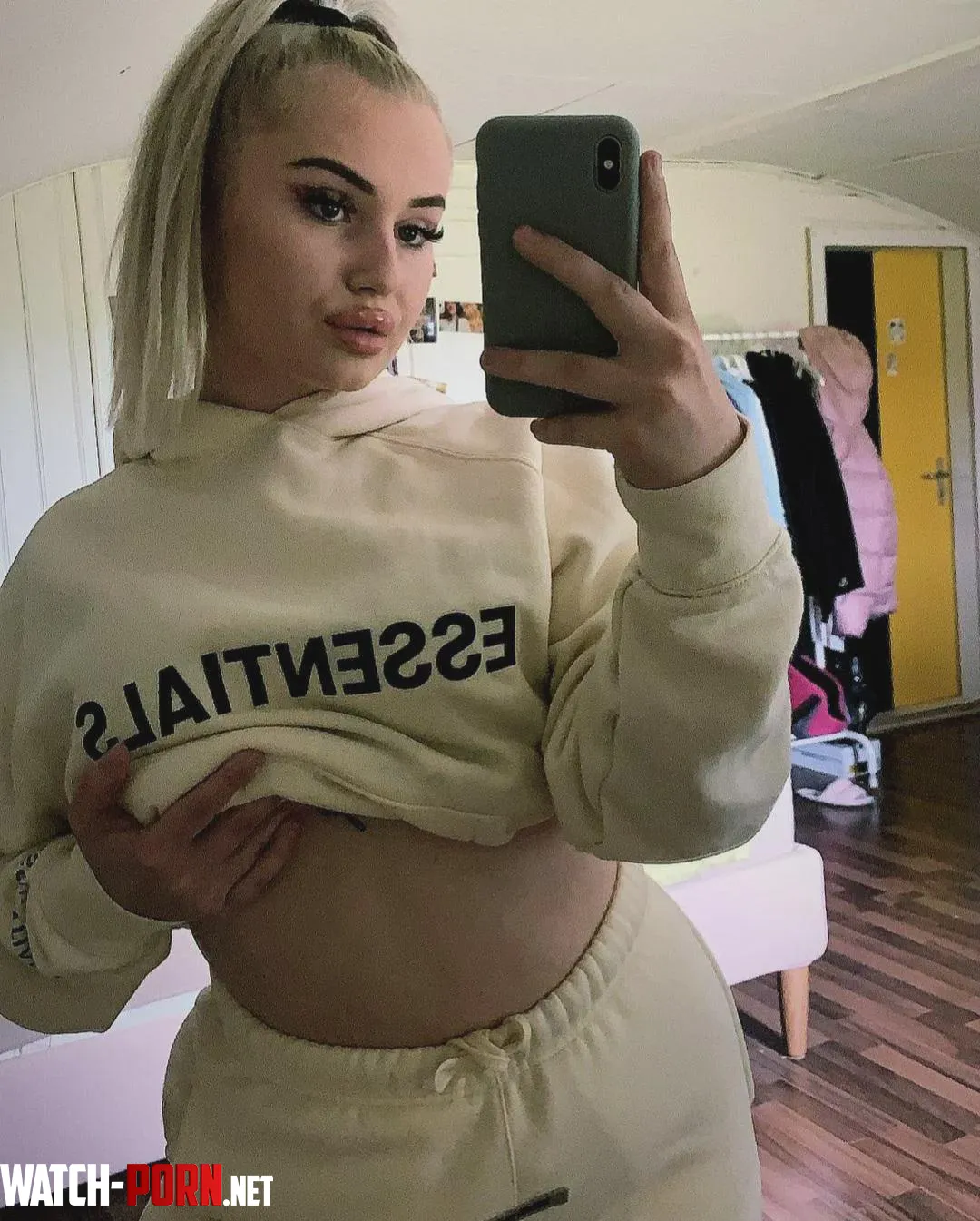 What would you do to this bimbo slag by xYouCanCallMeDaddyx