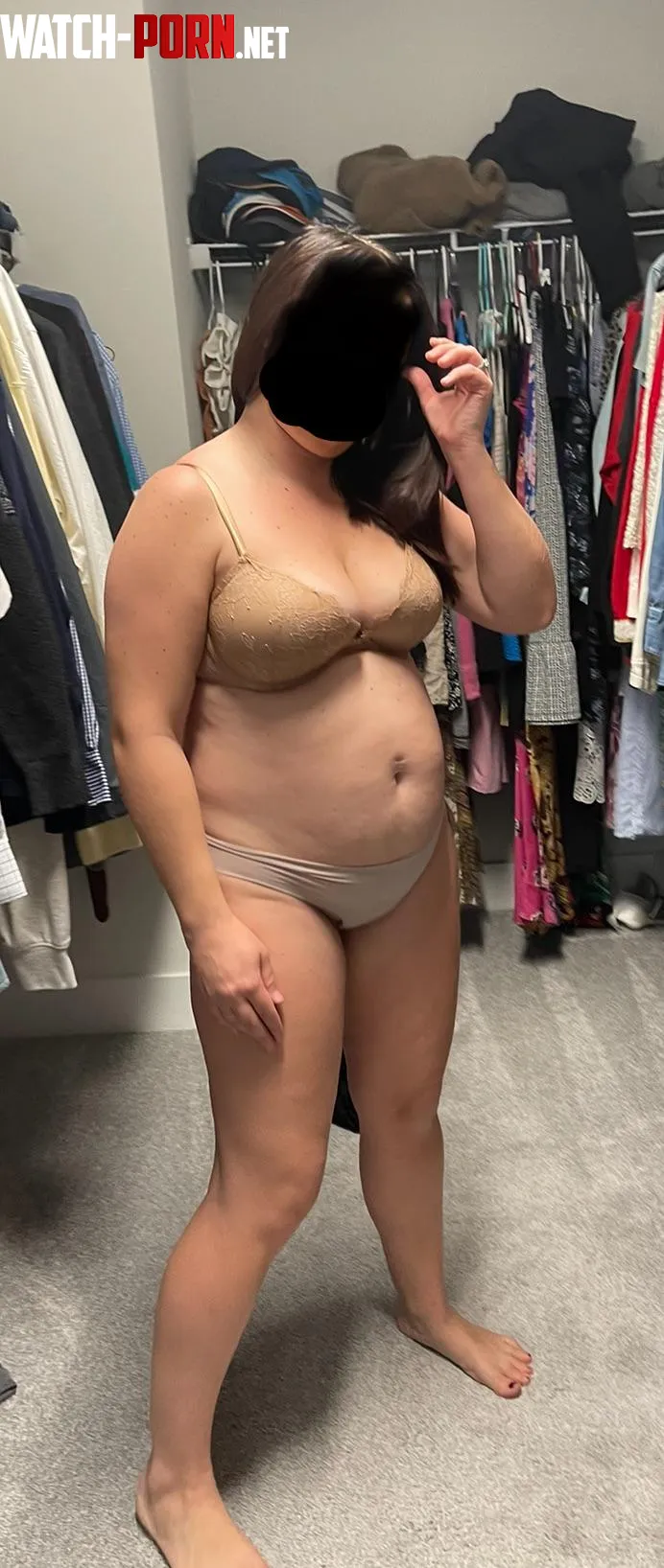 Anyone still think my chubby mom bod is sexy after 2 kids 31F by Independent_Ninja326