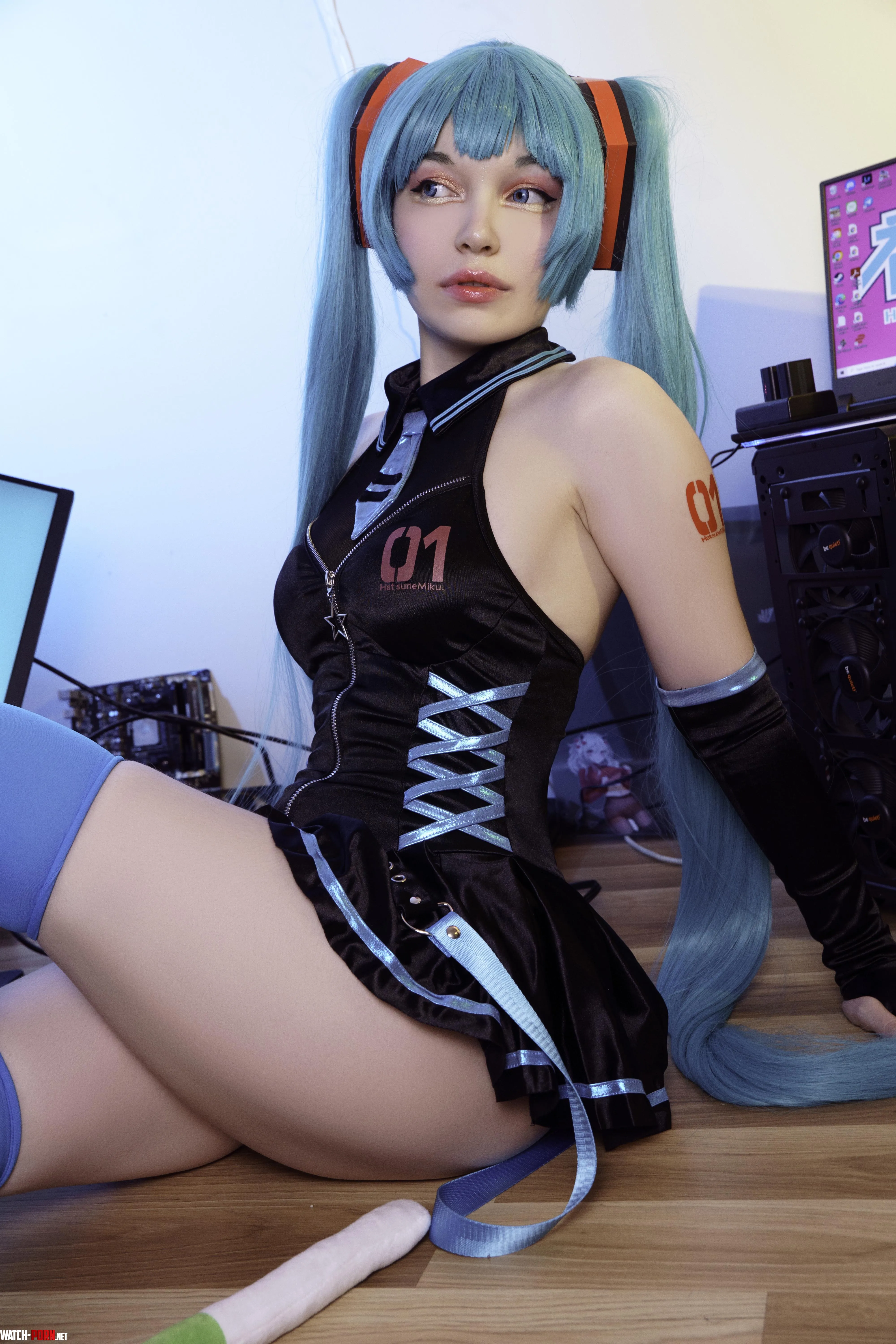 Hatsune Miku cosplay by MurrningGlow by MurrningGlow