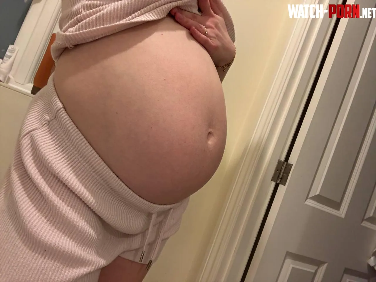 Would you like to see a pregnant girl show you a good time by ella-faith